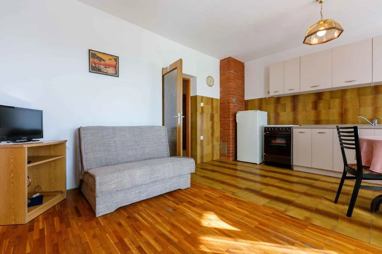Apartments In Crikvenica 5165 Croatia