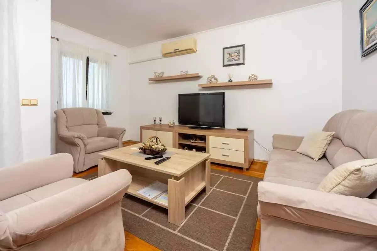 Apartments In Crikvenica 5165