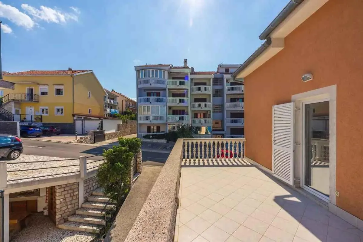 Apartments In Crikvenica 5165 0*,