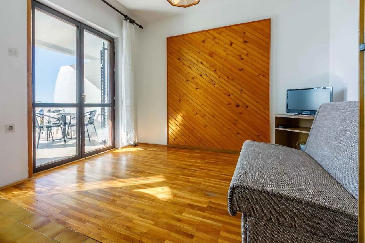 Apartments In Crikvenica 5165 Croatia